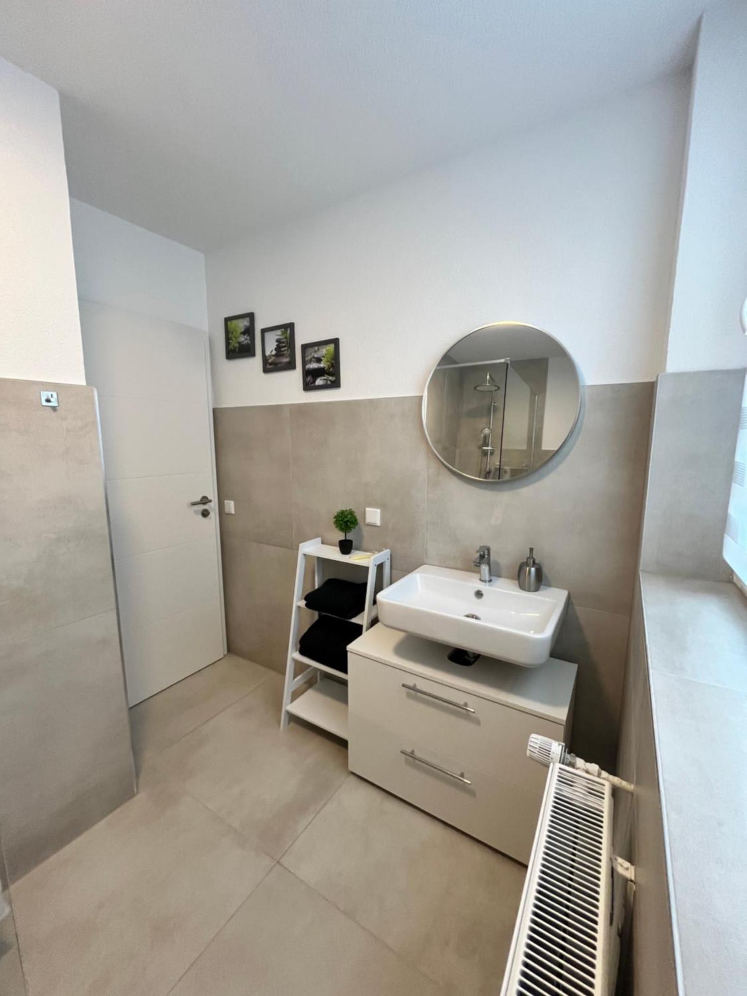 Appartment New York Naehe Duesseldorf, Messe, Hbf, City, Wifi, Helios Hospital Krefeld Eksteriør billede
